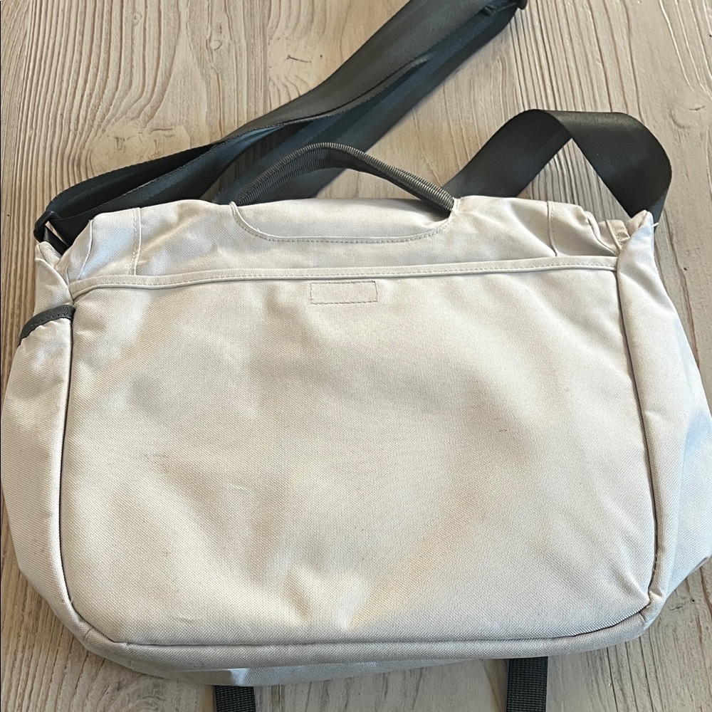 Patagonia Cream Messenger Bag with Black and Teal Accents - Picture 5 of 12